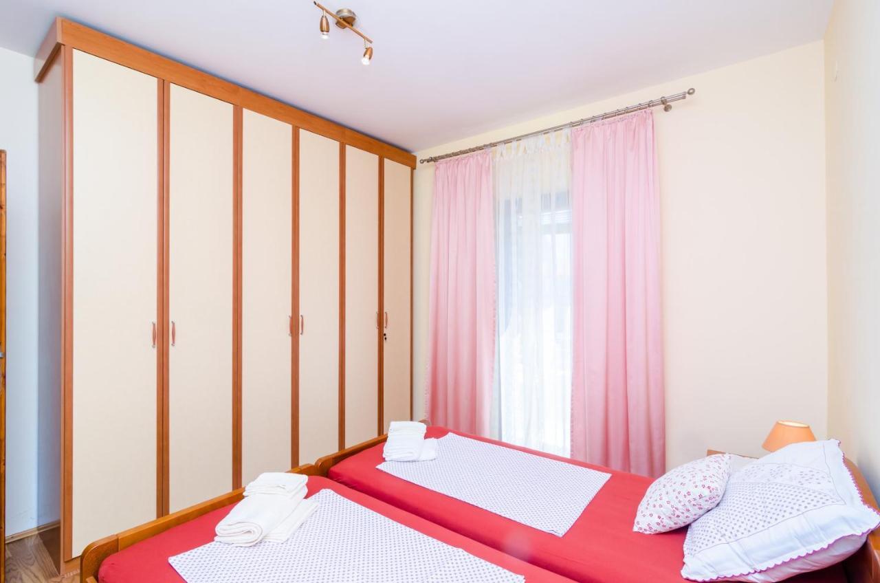 Guesthouse Somnium ซัฟทัท ภายนอก รูปภาพ